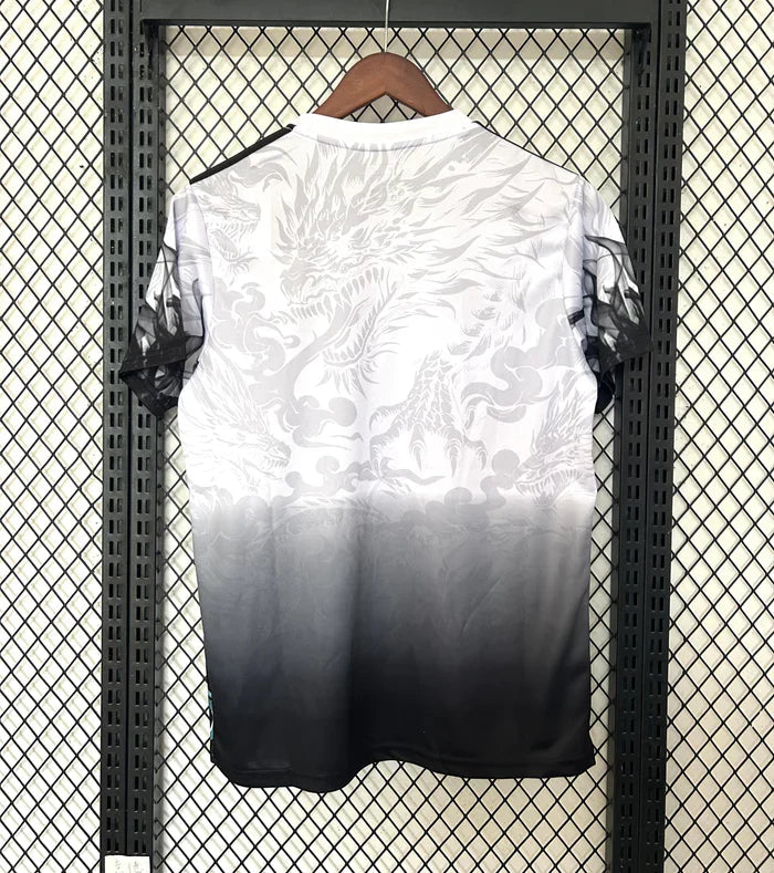 Camiseta de edición limitada "Llama Esmeralda" del Real Madrid